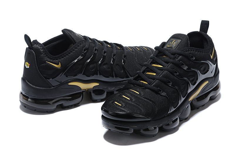 Les baskets grande taille Nike Vapormax Plus TN associent le design iconique des Air Max Plus à l’innovation de la semelle Vapormax.
