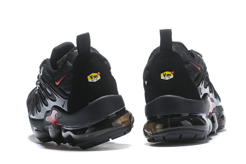 Les baskets grande taille Nike Vapormax Plus TN associent le design iconique des Air Max Plus à l’innovation de la semelle Vapormax.