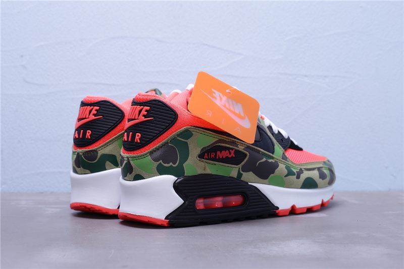 Les baskets grande taille Nike Air Max 90 conservent le design emblématique du modèle original tout en offrant un chaussant parfaitement adapté aux grandes pointures.