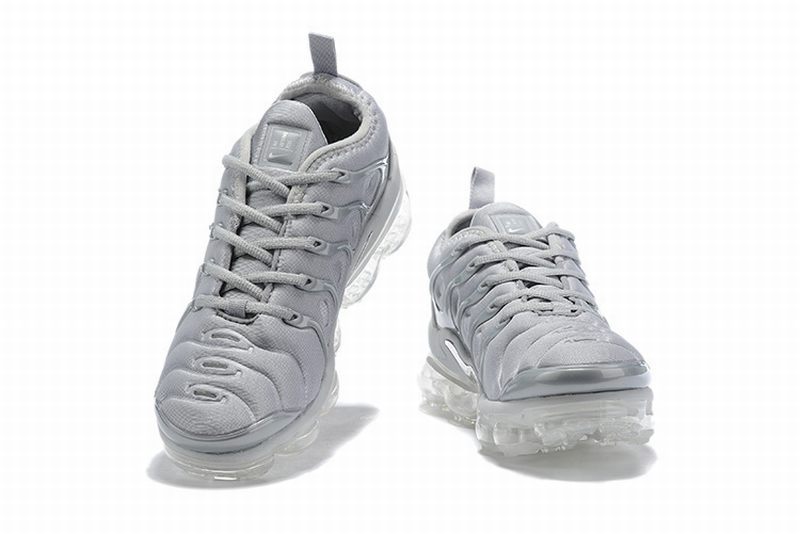 Les baskets grande taille Nike Vapormax Plus TN associent le design iconique des Air Max Plus à l’innovation de la semelle Vapormax.