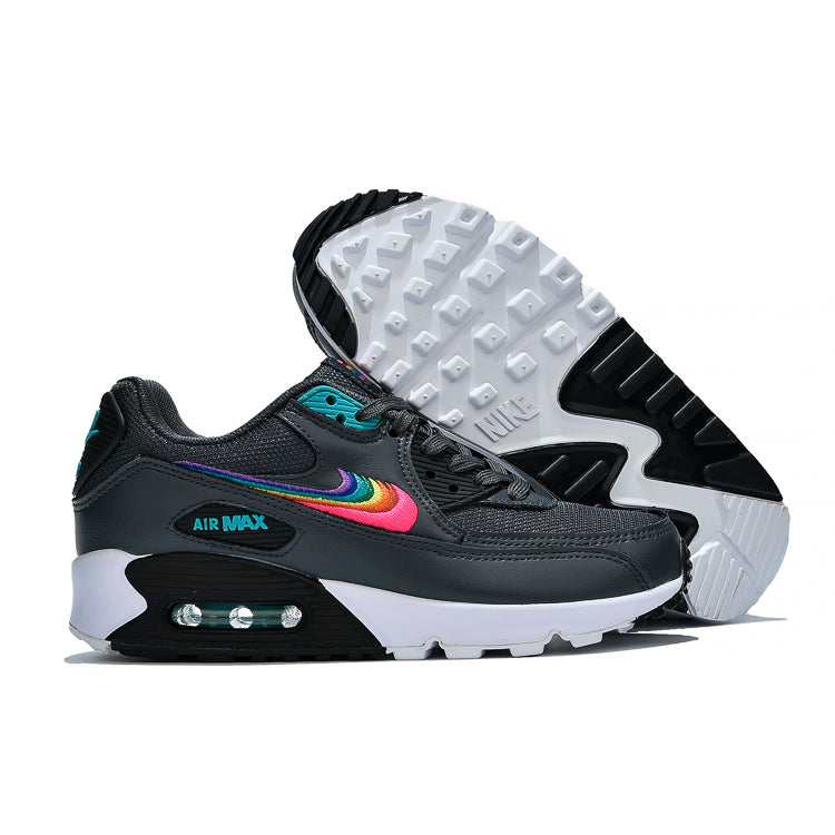 Les baskets grande taille Nike Air Max 90 conservent le design emblématique du modèle original tout en offrant un chaussant parfaitement adapté aux grandes pointures.