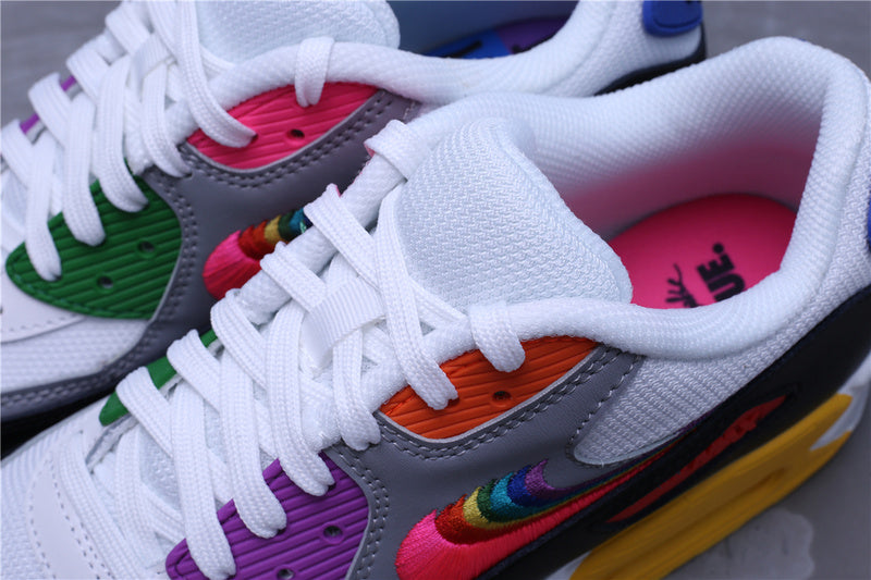 Les baskets grande taille Nike Air Max 90 conservent le design emblématique du modèle original tout en offrant un chaussant parfaitement adapté aux grandes pointures.