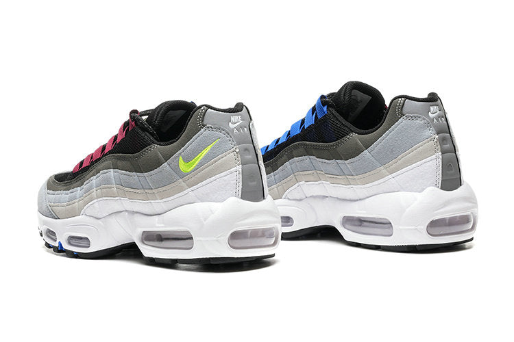 Les baskets grande taille Nike Air Max 95 reprennent le design unique et audacieux de l’original, tout en étant pensées pour offrir un ajustement parfait aux grandes pointures.