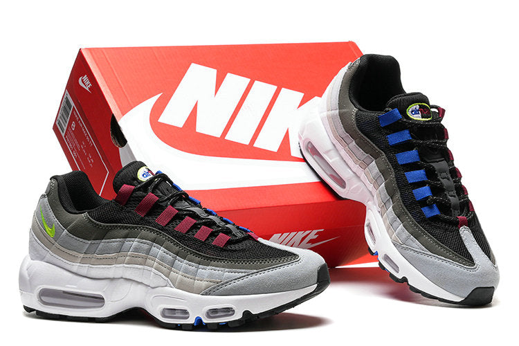 Les baskets grande taille Nike Air Max 95 reprennent le design unique et audacieux de l’original, tout en étant pensées pour offrir un ajustement parfait aux grandes pointures.