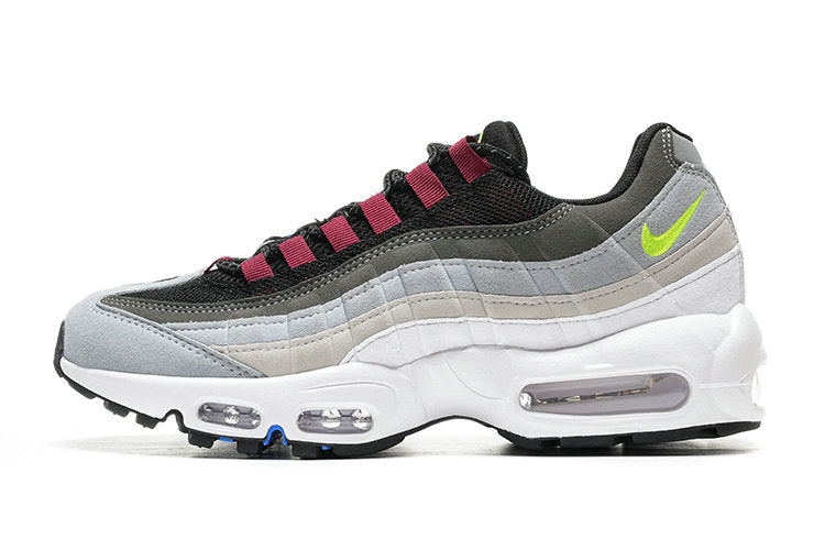 Les baskets grande taille Nike Air Max 95 reprennent le design unique et audacieux de l’original, tout en étant pensées pour offrir un ajustement parfait aux grandes pointures.