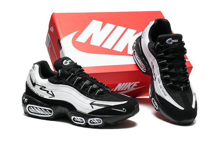Les baskets grande taille Nike Air Max 95 reprennent le design unique et audacieux de l’original, tout en étant pensées pour offrir un ajustement parfait aux grandes pointures.