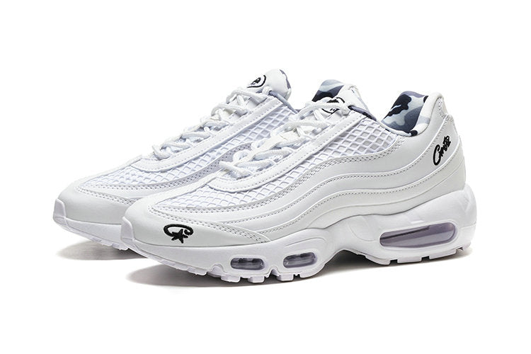 Les baskets grande taille Nike Air Max 95 reprennent le design unique et audacieux de l’original, tout en étant pensées pour offrir un ajustement parfait aux grandes pointures.