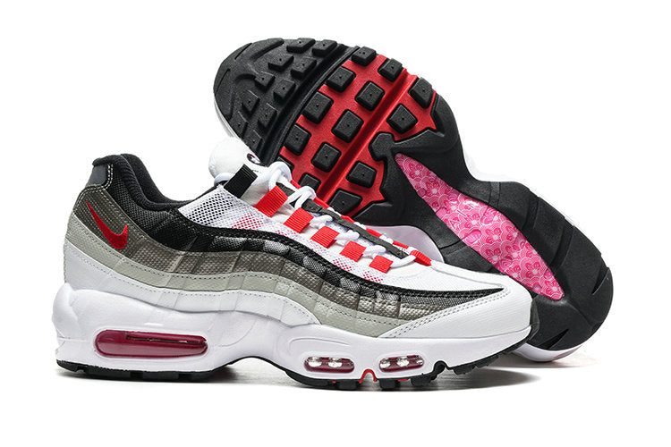 Les baskets grande taille Nike Air Max 95 reprennent le design unique et audacieux de l’original, tout en étant pensées pour offrir un ajustement parfait aux grandes pointures.