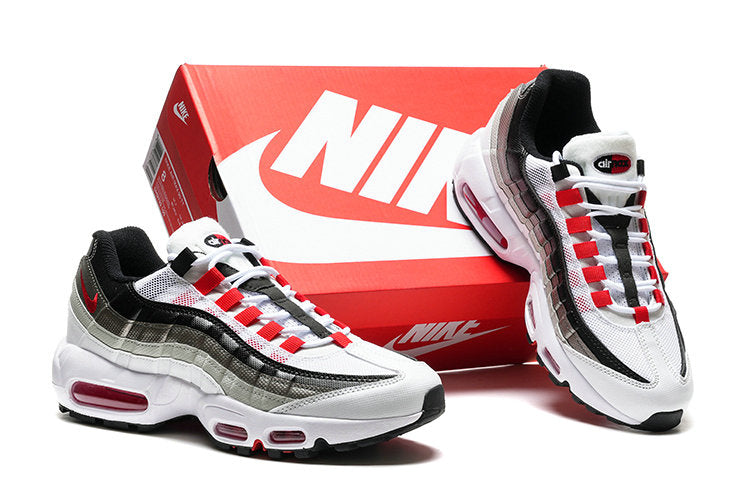 Les baskets grande taille Nike Air Max 95 reprennent le design unique et audacieux de l’original, tout en étant pensées pour offrir un ajustement parfait aux grandes pointures.