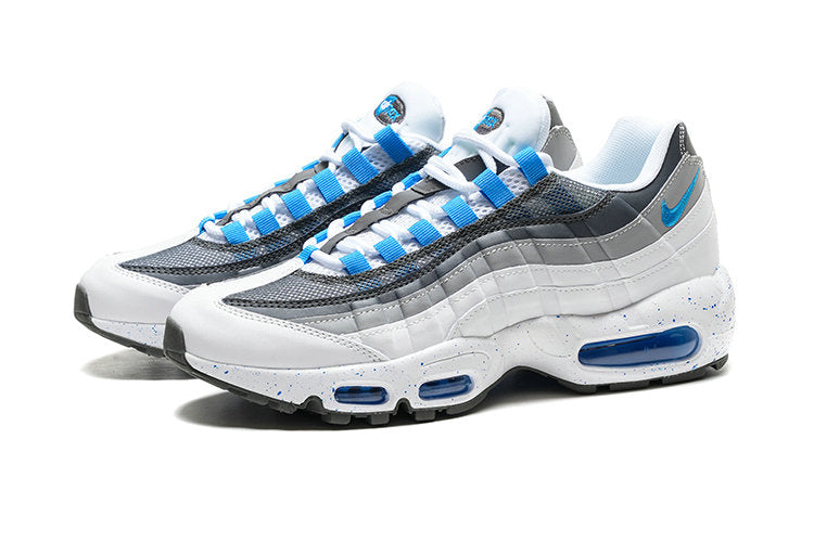Les baskets grande taille Nike Air Max 95 reprennent le design unique et audacieux de l’original, tout en étant pensées pour offrir un ajustement parfait aux grandes pointures.