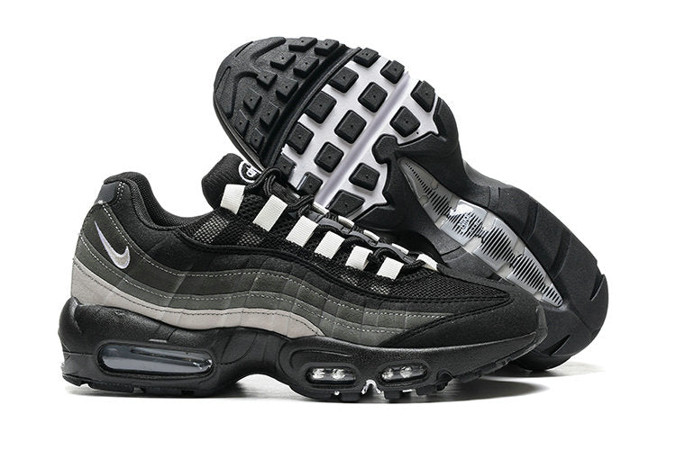 Les baskets grande taille Nike Air Max 95 reprennent le design unique et audacieux de l’original, tout en étant pensées pour offrir un ajustement parfait aux grandes pointures.