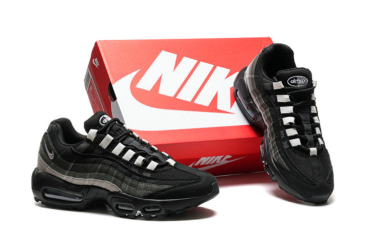 Les baskets grande taille Nike Air Max 95 reprennent le design unique et audacieux de l’original, tout en étant pensées pour offrir un ajustement parfait aux grandes pointures.