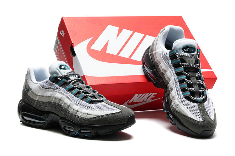 Les baskets grande taille Nike Air Max 95 reprennent le design unique et audacieux de l’original, tout en étant pensées pour offrir un ajustement parfait aux grandes pointures.