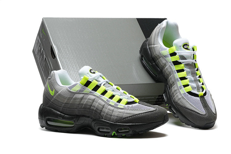 Les baskets grande taille Nike Air Max 95 reprennent le design unique et audacieux de l’original, tout en étant pensées pour offrir un ajustement parfait aux grandes pointures.