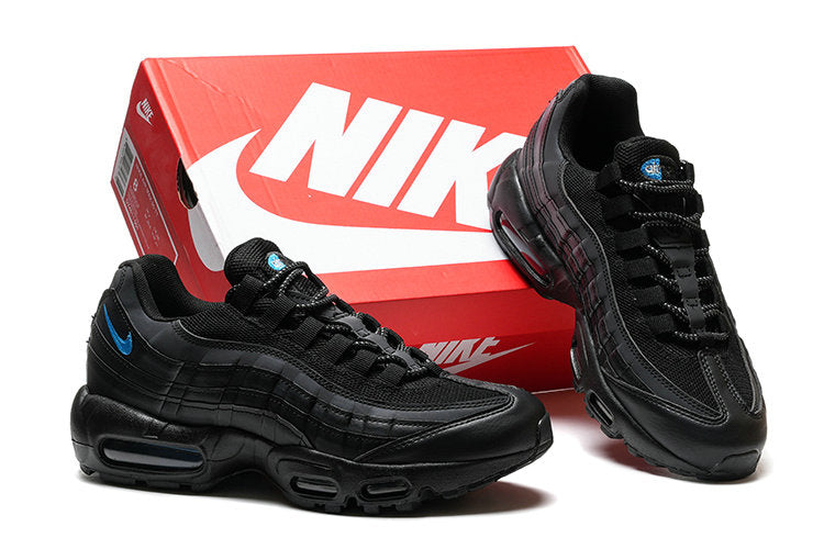 Les baskets grande taille Nike Air Max 95 reprennent le design unique et audacieux de l’original, tout en étant pensées pour offrir un ajustement parfait aux grandes pointures.