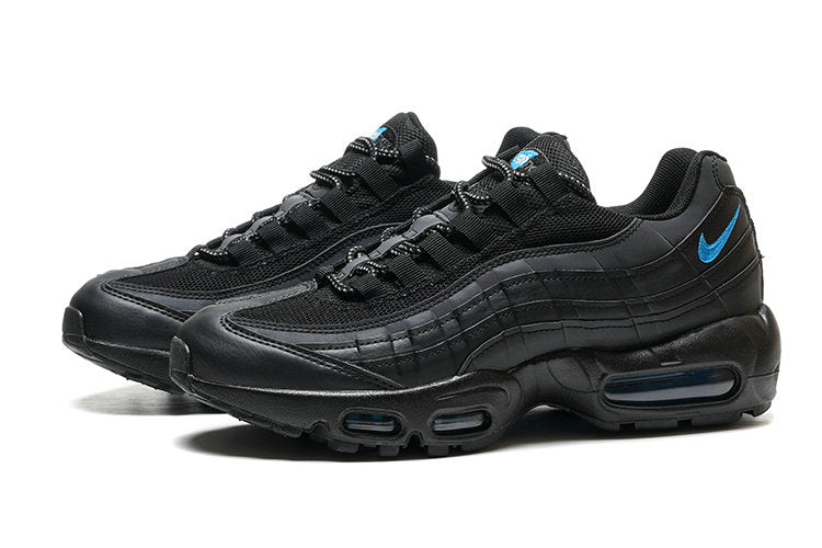 Les baskets grande taille Nike Air Max 95 reprennent le design unique et audacieux de l’original, tout en étant pensées pour offrir un ajustement parfait aux grandes pointures.