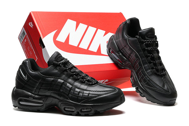 Les baskets grande taille Nike Air Max 95 reprennent le design unique et audacieux de l’original, tout en étant pensées pour offrir un ajustement parfait aux grandes pointures.