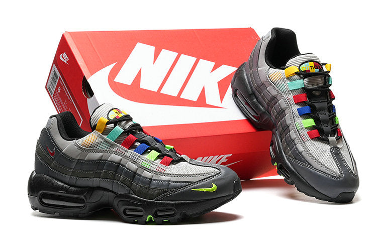 Les baskets grande taille Nike Air Max 95 reprennent le design unique et audacieux de l’original, tout en étant pensées pour offrir un ajustement parfait aux grandes pointures.