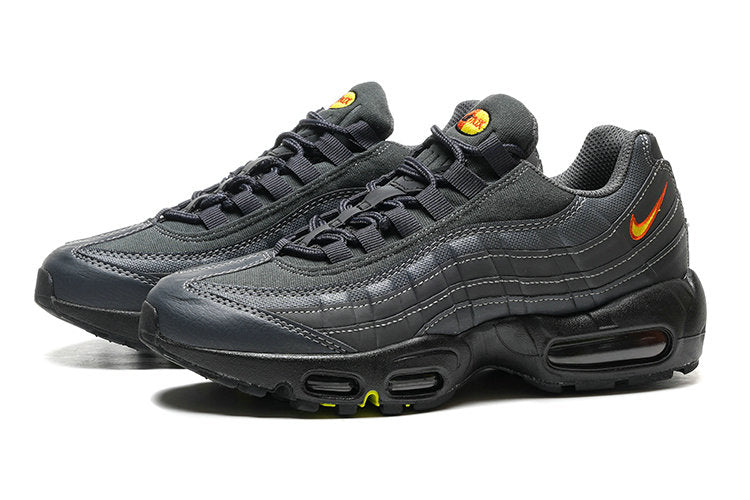 Les baskets grande taille Nike Air Max 95 reprennent le design unique et audacieux de l’original, tout en étant pensées pour offrir un ajustement parfait aux grandes pointures.