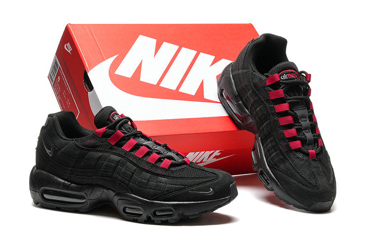 Les baskets grande taille Nike Air Max 95 reprennent le design unique et audacieux de l’original, tout en étant pensées pour offrir un ajustement parfait aux grandes pointures.