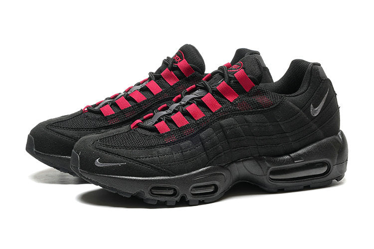 Les baskets grande taille Nike Air Max 95 reprennent le design unique et audacieux de l’original, tout en étant pensées pour offrir un ajustement parfait aux grandes pointures.