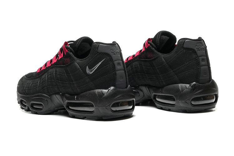 Les baskets grande taille Nike Air Max 95 reprennent le design unique et audacieux de l’original, tout en étant pensées pour offrir un ajustement parfait aux grandes pointures.