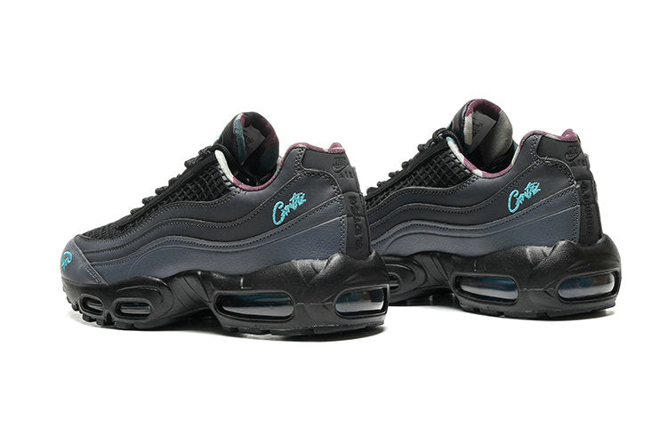 Les baskets grande taille Nike Air Max 95 reprennent le design unique et audacieux de l’original, tout en étant pensées pour offrir un ajustement parfait aux grandes pointures.