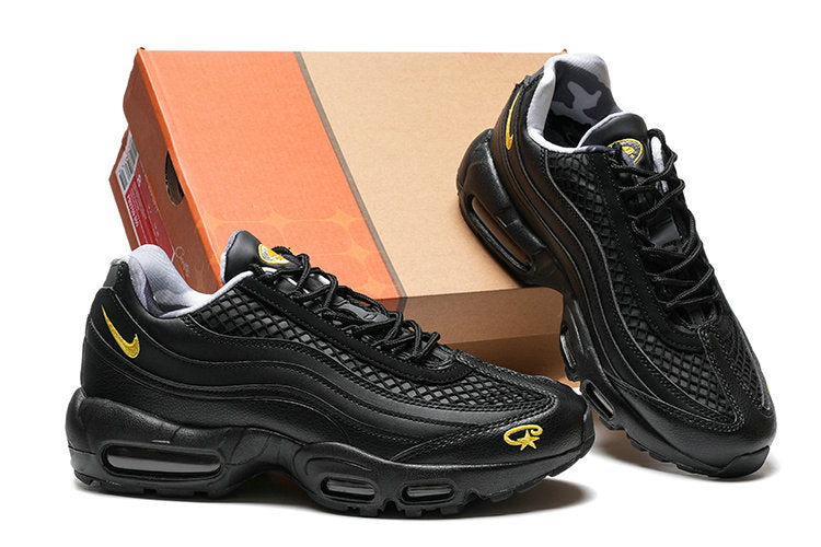 Les baskets grande taille Nike Air Max 95 reprennent le design unique et audacieux de l’original, tout en étant pensées pour offrir un ajustement parfait aux grandes pointures.