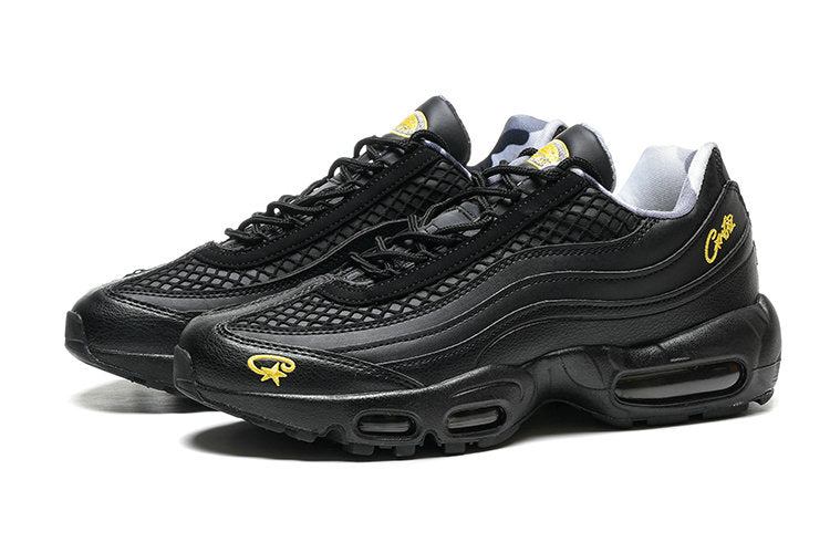 Les baskets grande taille Nike Air Max 95 reprennent le design unique et audacieux de l’original, tout en étant pensées pour offrir un ajustement parfait aux grandes pointures.