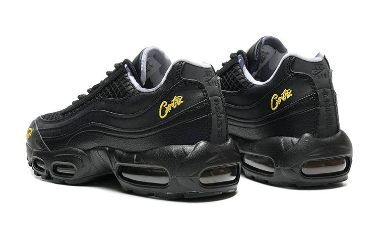 Les baskets grande taille Nike Air Max 95 reprennent le design unique et audacieux de l’original, tout en étant pensées pour offrir un ajustement parfait aux grandes pointures.