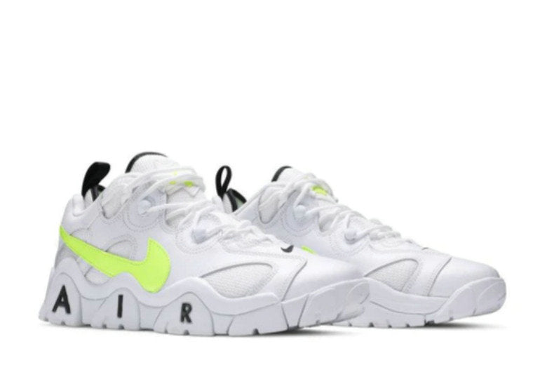 Les baskets Nike Air Barrage allient style audacieux et innovation technique. Leur design rétro-futuriste et leurs détails emblématiques attirent les amateurs de mode