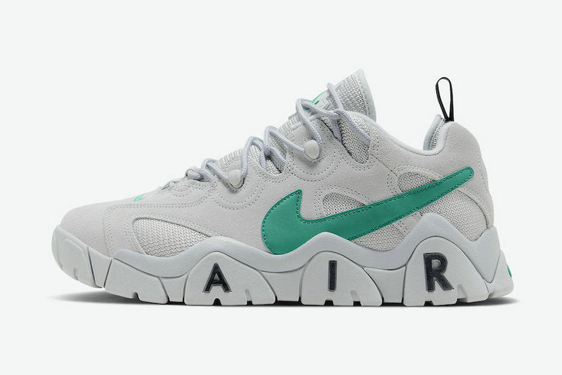 Les baskets Nike Air Barrage allient style audacieux et innovation technique. Leur design rétro-futuriste et leurs détails emblématiques attirent les amateurs de mode