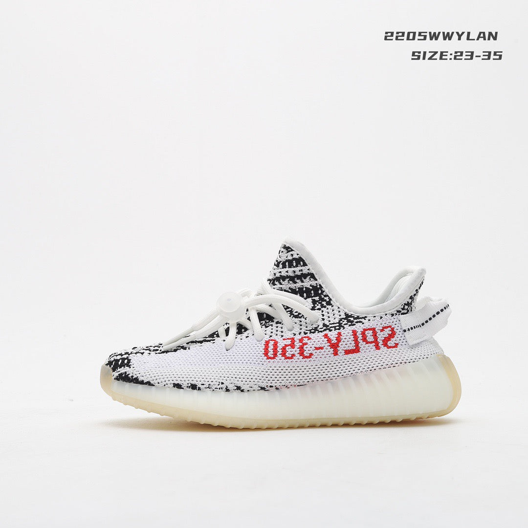 Les baskets pour enfants disponibles sur Yourstyles.fr sont conçues.
pour accompagner les plus jeunes dans toutes leurs activités, en alliant confort, résistance et style dynamique.