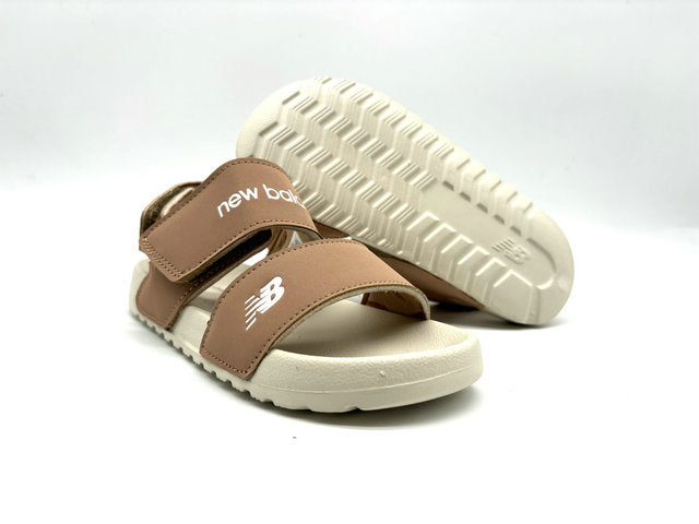 Les sandales pour enfants proposées sur Yourstyles.fr combinent confort, légèreté et design joyeux pour accompagner les plus jeunes durant toutes leurs aventures estivales.