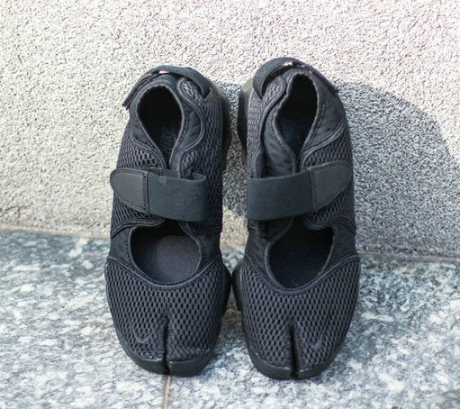 Les baskets Rift Ninja se distinguent par leur design unique et avant-gardiste, inspiré des chaussures de ninja, combinant style urbain et fonctionnalité.