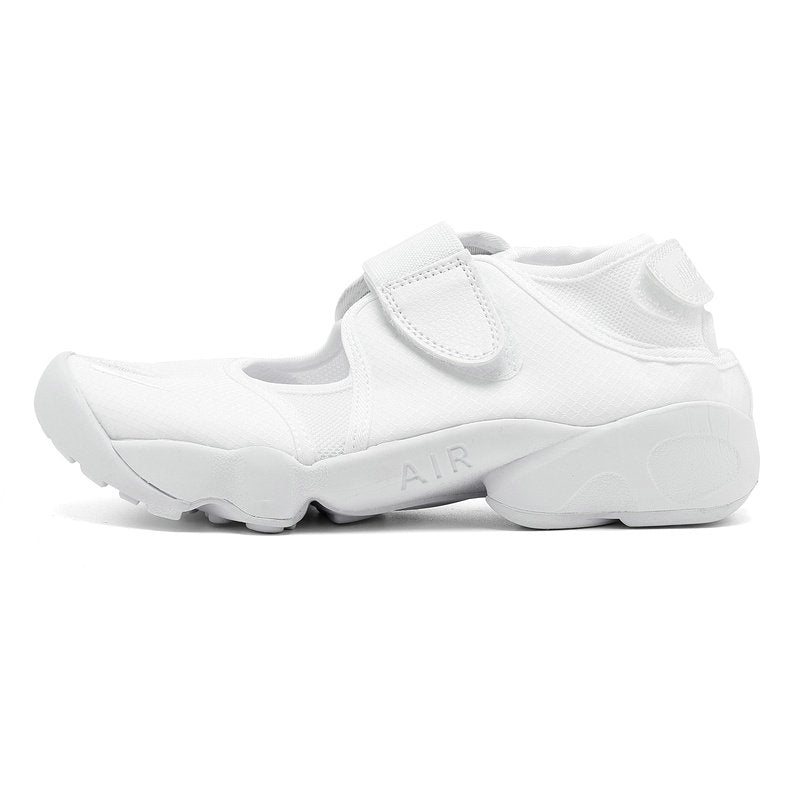 Les baskets Rift Ninja se distinguent par leur design unique et avant-gardiste, inspiré des chaussures de ninja, combinant style urbain et fonctionnalité.