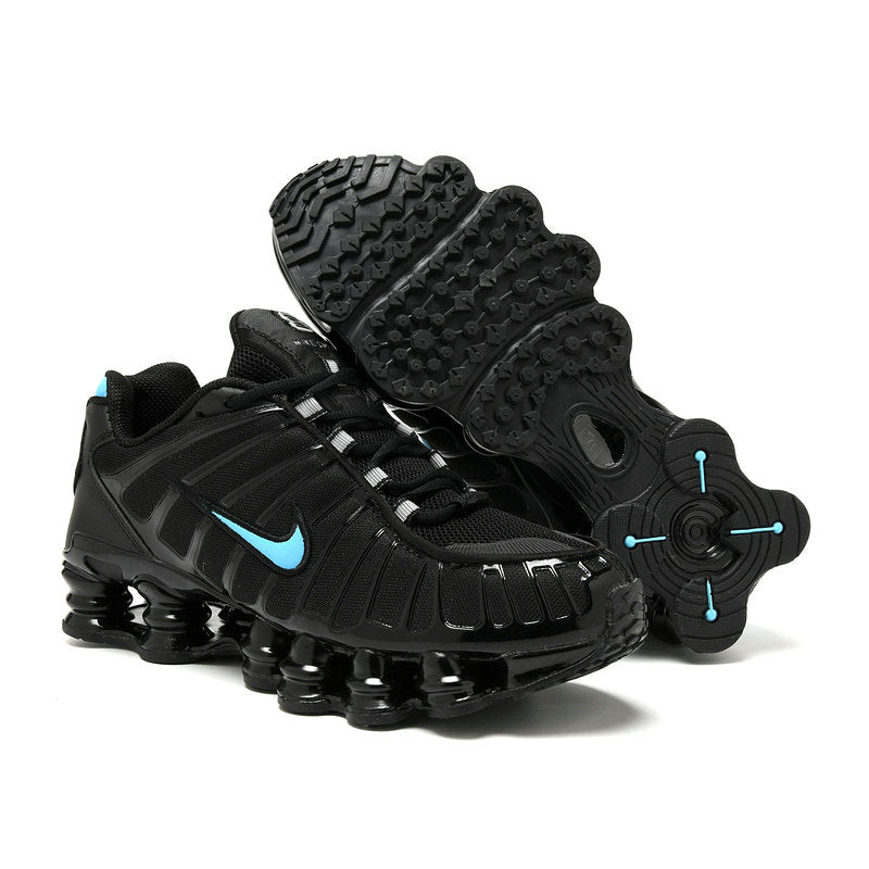 Les baskets Nike Shox TL allient un style avant-gardiste et une innovation technique avancée. Leur design unique et leurs détails sophistiqués.