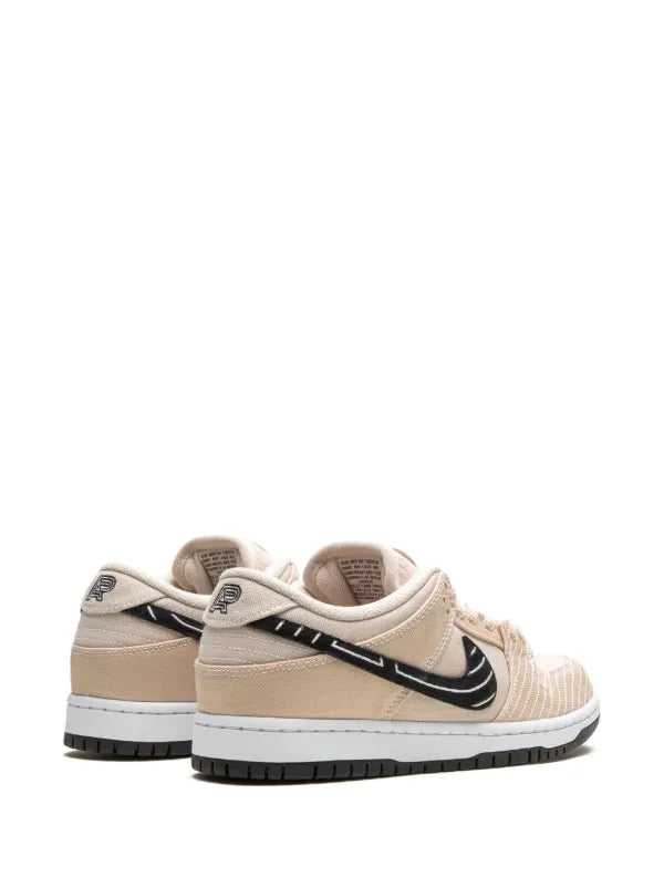 Les baskets Nike SB Dunk allient un style emblématique à un confort supérieur. Leur design légendaire et leurs matériaux de haute qualité. Pas cher.le moins cher .