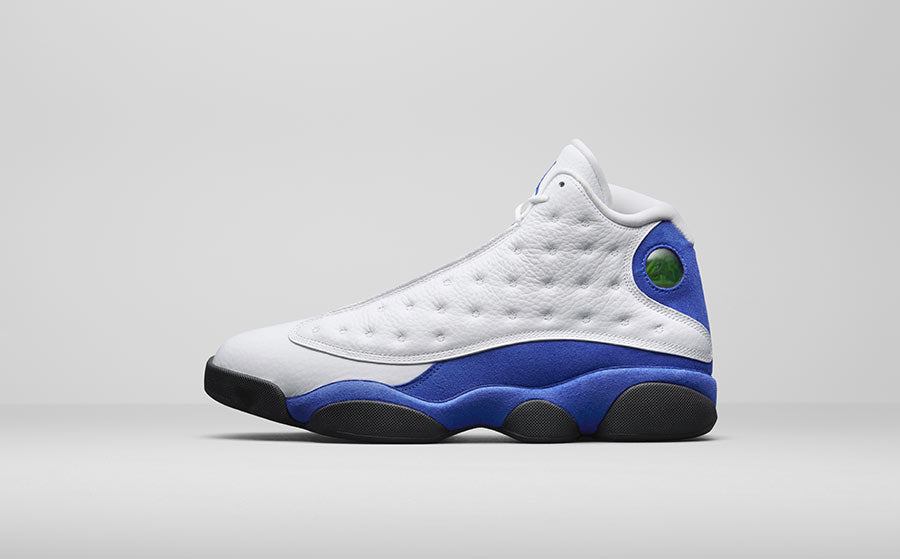 Les  baskets  Air Jordan 13 "Love & Respect" (Black and White) Femme permettent de personnaliser votre style tout en bénéficiant d’un confort supérieur.