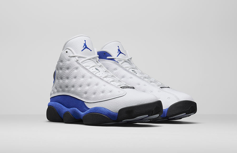 Les  baskets  Air Jordan 13 "Love & Respect" (Black and White) Femme permettent de personnaliser votre style tout en bénéficiant d’un confort supérieur.