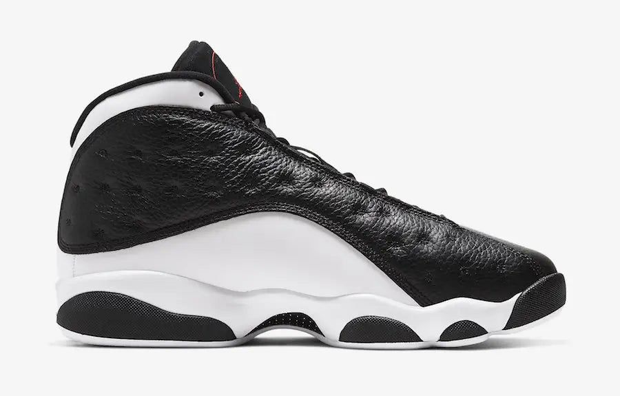 Les  baskets  Air Jordan 13 "Love & Respect" (Black and White) Femme permettent de personnaliser votre style tout en bénéficiant d’un confort supérieur.