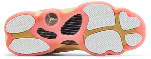 Les  baskets  Air Jordan 13 "Love & Respect" (Black and White) Femme permettent de personnaliser votre style tout en bénéficiant d’un confort supérieur.