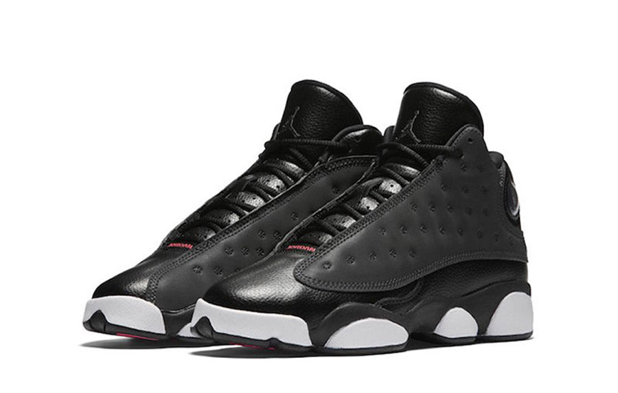 Les  baskets  Air Jordan 13 "Love & Respect" (Black and White) Femme permettent de personnaliser votre style tout en bénéficiant d’un confort supérieur.