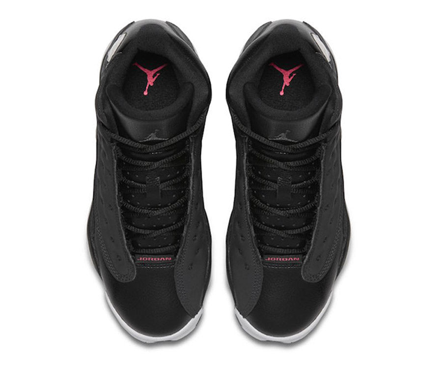 Les baskets Air Jordan 13 "Love & Respect" (Black and White) Femme permettent de personnaliser votre style tout en bénéficiant d’un confort supérieur.