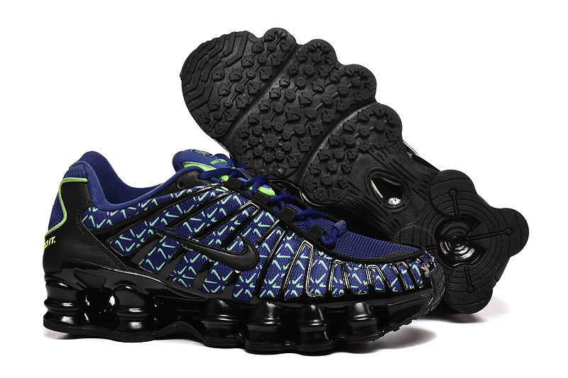 Les baskets Nike Shox TL allient un style avant-gardiste et une innovation technique avancée. Leur design unique et leurs détails sophistiqués.