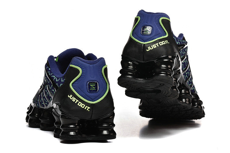 Les baskets Nike Shox TL allient un style avant-gardiste et une innovation technique avancée. Leur design unique et leurs détails sophistiqués.