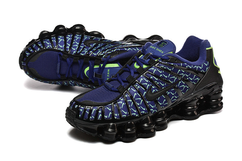 Les baskets Nike Shox TL allient un style avant-gardiste et une innovation technique avancée. Leur design unique et leurs détails sophistiqués.