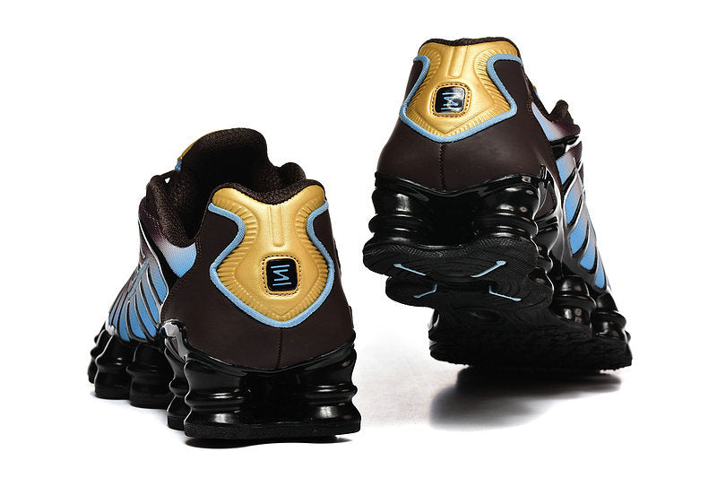 Les baskets Nike Shox TL allient un style avant-gardiste et une innovation technique avancée. Leur design unique et leurs détails sophistiqués.