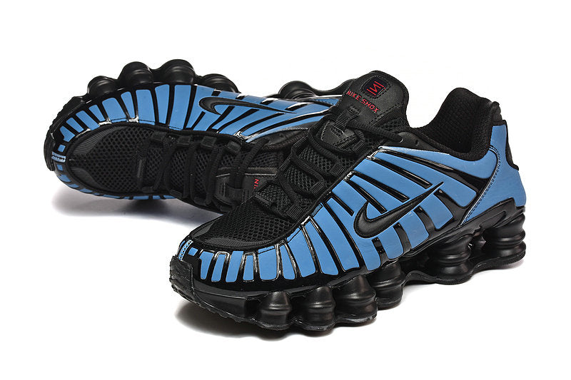 Les baskets Nike Shox TL allient un style avant-gardiste et une innovation technique avancée. Leur design unique et leurs détails sophistiqués.