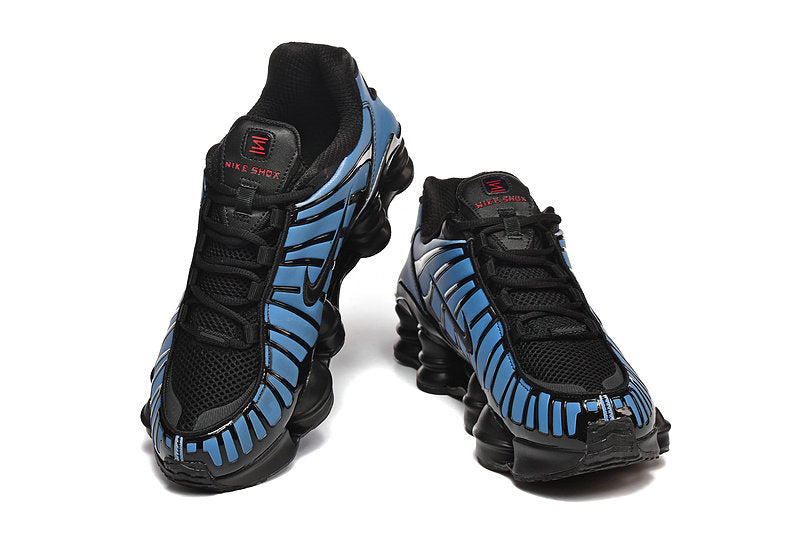 Les baskets Nike Shox TL allient un style avant-gardiste et une innovation technique avancée. Leur design unique et leurs détails sophistiqués.